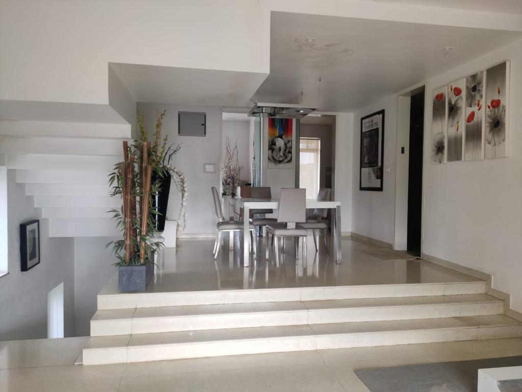 Gallery 16